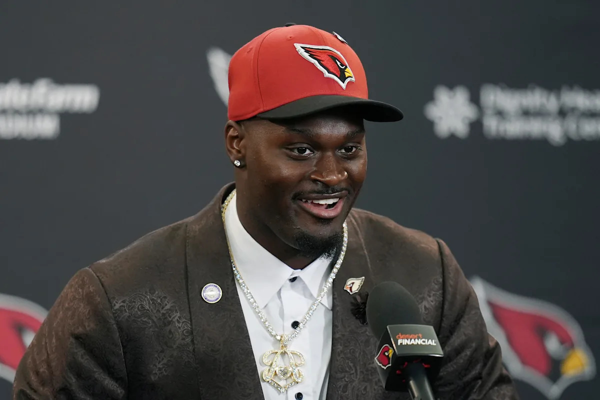 Rookie Jeremiyah Love officially signs largest RB guarantee in NFL The record books takes center stage