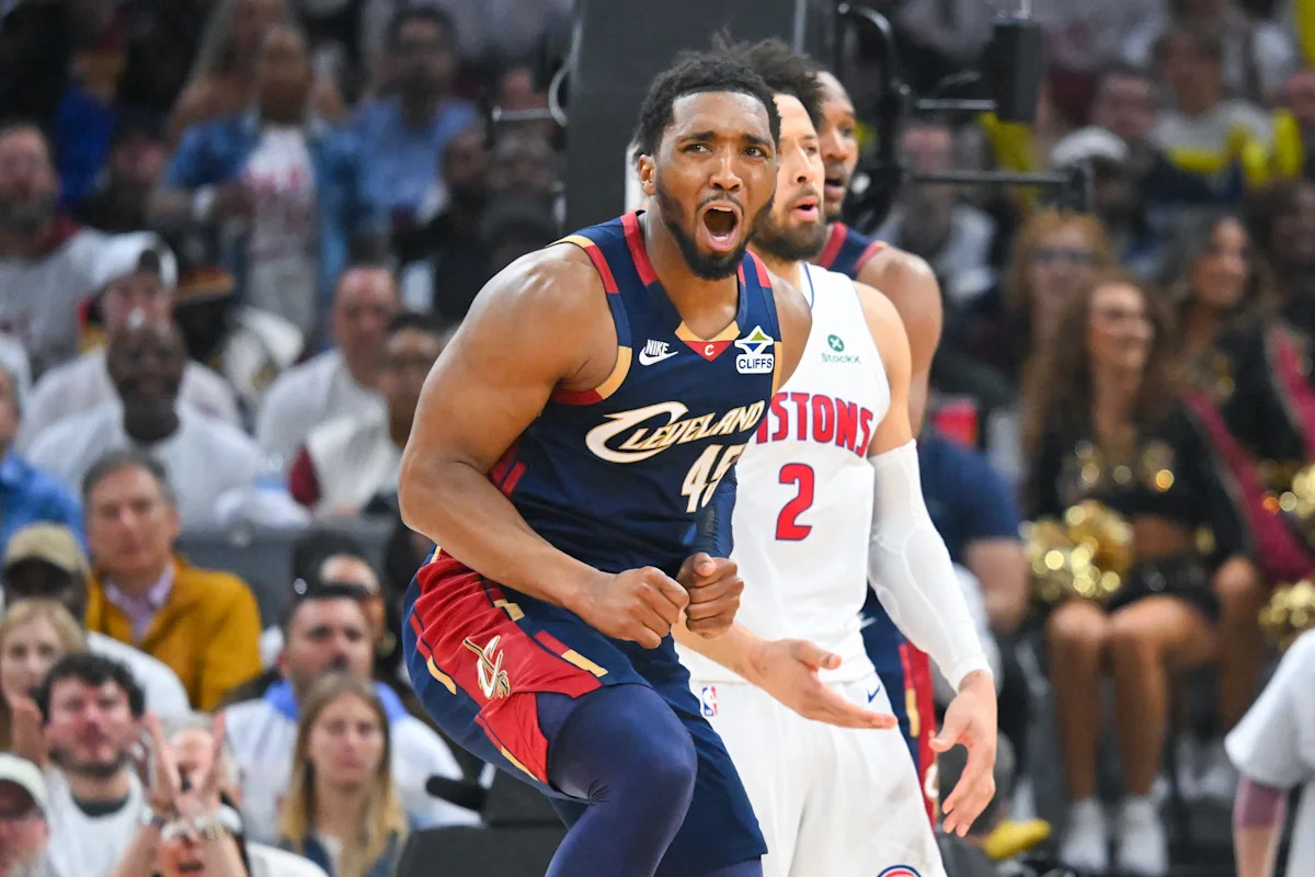 Mitchell drops 35, Cavaliers earn vital Game 3 victory at home over Pistons takes center stage